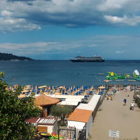 Orama Front Sea Apartman *